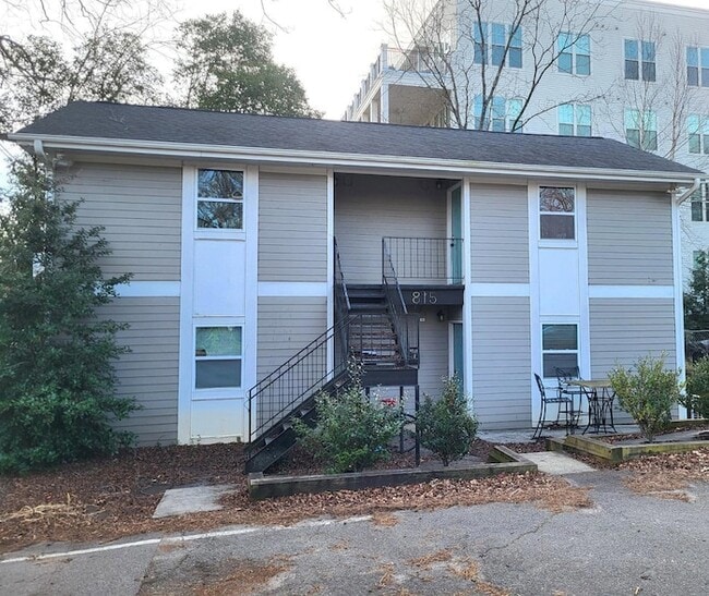 815 Clay St, Unit Apt A in Raleigh, NC - Foto de edificio - Building Photo
