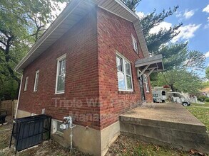 424 Abston St in Ferguson, MO - Building Photo - Building Photo