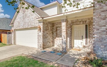 5607 Calamus Cir in Baytown, TX - Foto de edificio - Building Photo