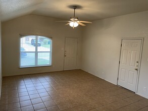 201 Dale Earnhardt Dr, Unit B in Harker Heights, TX - Building Photo - Building Photo