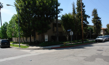 6911 Remmet Ave in Canoga Park, CA - Building Photo - Building Photo