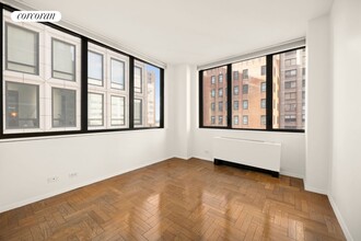 62 W 62nd St in New York, NY - Building Photo - Building Photo