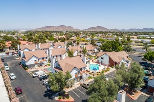 8242 N Black Cyn Hwy in Phoenix, AZ - Building Photo