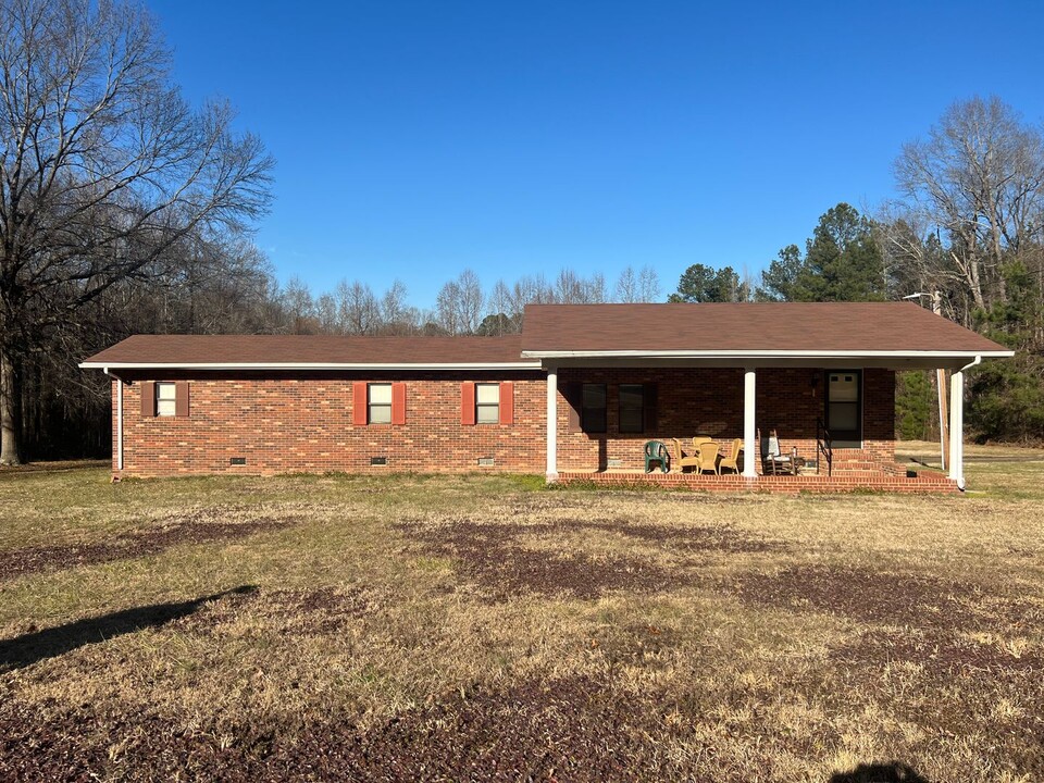 2360 Mt Hope Church Rd in Salisbury, NC - Foto de edificio