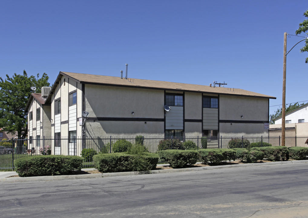 407 Q3 E in Palmdale, CA - Building Photo