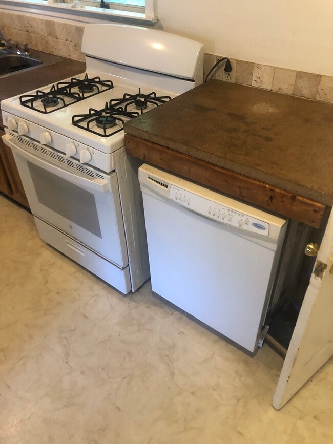 953 Dryden Rd, Unit 2 in Ithaca, NY - Building Photo - Building Photo