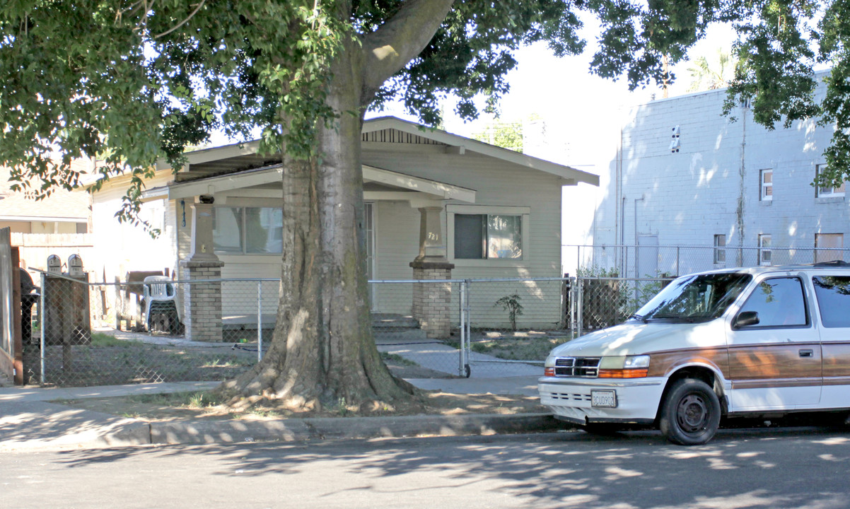 721 2nd St in Modesto, CA - Building Photo