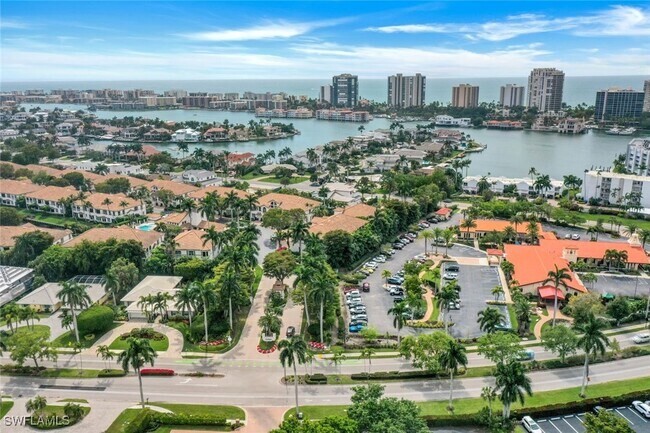 269 Colonade Cir in Naples, FL - Building Photo - Building Photo