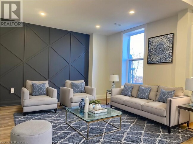 15 Greenaway Ave