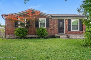 7415 Hallmark Dr in Louisville, KY - Building Photo