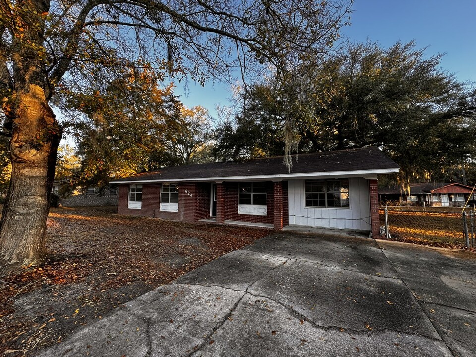 624 Parker Dr in Hinesville, GA - Building Photo