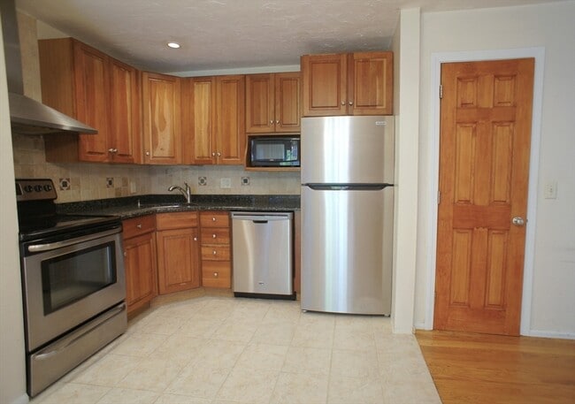 152 Quincy Shore Dr in Quincy, MA - Building Photo - Building Photo