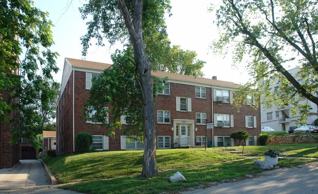 Sweetbriar in Omaha, NE - Foto de edificio - Building Photo