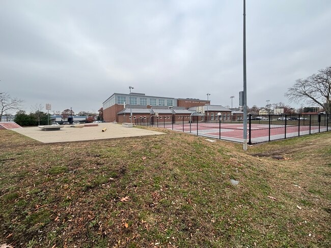 554 Main St, Unit 2 in Wakefield, MA - Foto de edificio - Building Photo