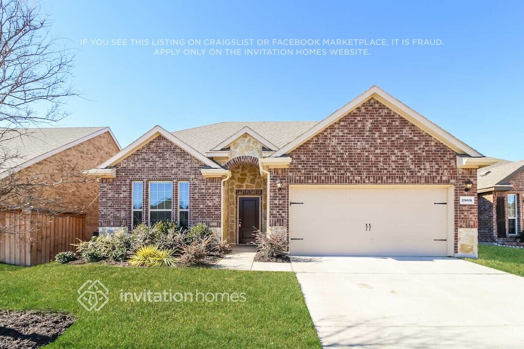 2909 Colorado Dr in Little Elm, TX - Foto de edificio