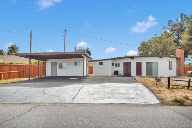 17637 Sultana St in Hesperia, CA - Building Photo - Building Photo