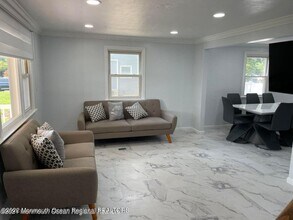 15 Larchwood Ave in West Long Branch, NJ - Building Photo - Building Photo