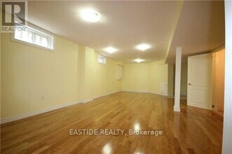 27 Glenbury Dr in Vaughan, ON - Building Photo - Building Photo