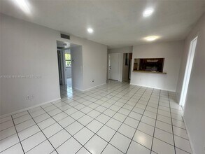 9808 Hammocks Blvd in Miami, FL - Building Photo - Building Photo