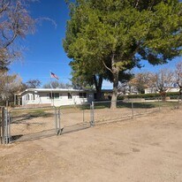 372 E Old Mill Rd in Benson, AZ - Building Photo