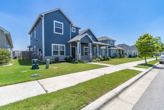 215 Roaming Dr in Hutto, TX - Building Photo - Building Photo