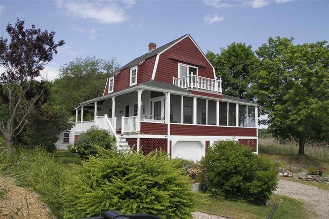 property at 3 Willow Ln