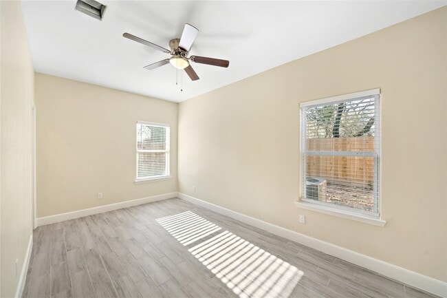 5618 Ridgeway Dr in Houston, TX - Building Photo - Building Photo