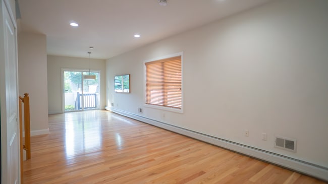 31 Hackensack Plank Rd, Unit Apartment 2A in Weehawken, NJ - Building Photo - Building Photo