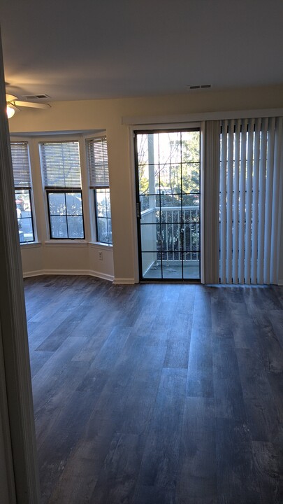 282 Cozzens Ct in East Brunswick, NJ - Building Photo