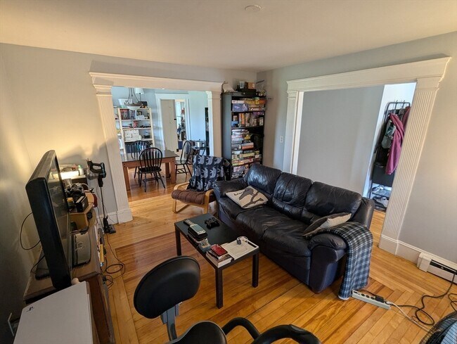 376 Fellsway W in Medford, MA - Building Photo - Building Photo