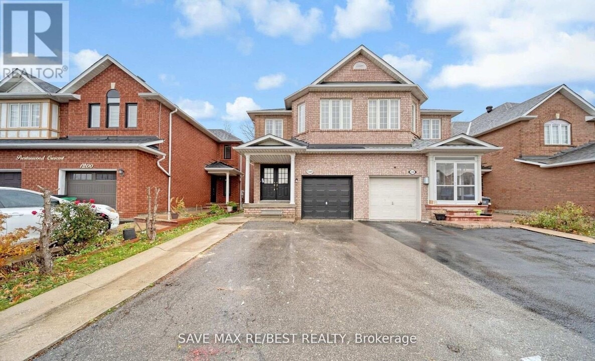 1204 Prestonwood Crescent in Mississauga, ON - Building Photo