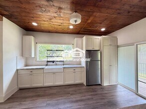 201 Drennan St in Houston, TX - Building Photo - Building Photo
