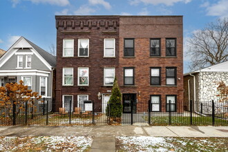 3251 W Carroll Ave in Chicago, IL - Building Photo - Building Photo