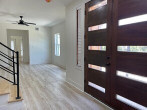 201 E 37th St in Houston, TX - Building Photo - Building Photo