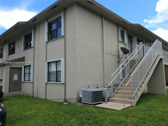 7662 SW 152nd Ave in Miami, FL - Building Photo - Building Photo