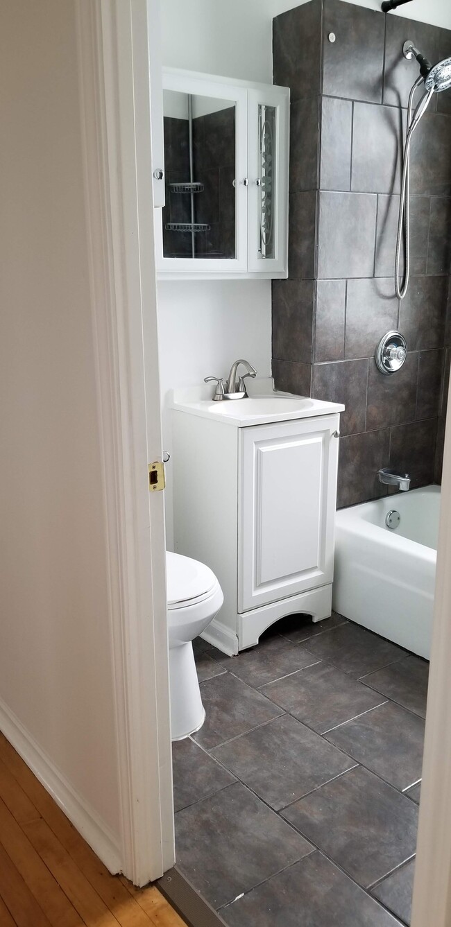 4417 N Keokuk Ave, Unit 2nd floor in Chicago, IL - Building Photo - Building Photo