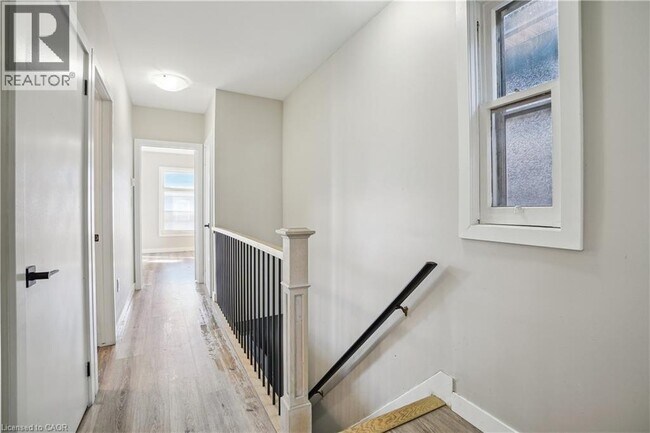 633 Wilson St in Hamilton, ON - Building Photo - Building Photo