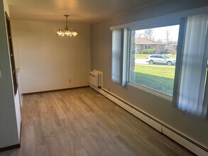 1024 Hunt Ave in Neenah, WI - Foto de edificio - Building Photo