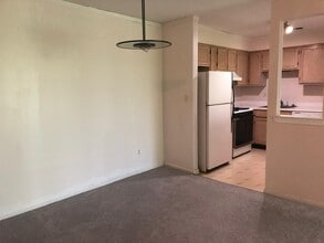 632 Waterford Dr in Edison, NJ - Building Photo - Building Photo