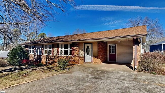 104 Elizabeth Dr in Piedmont, SC - Building Photo - Building Photo