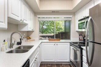 Cobble Creek Apartments in Salt Lake City, UT - Building Photo - Building Photo
