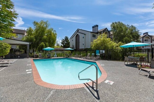 Olin Fields Apartments in Everett, WA - Foto de edificio - Building Photo