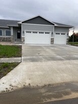 111 Mydland Dr in Harrisburg, SD - Building Photo