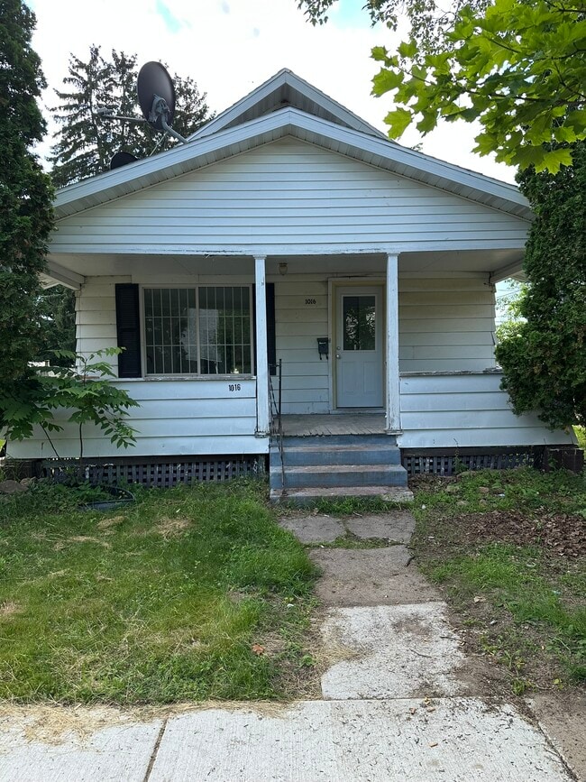 property at 1016 S 6th Ave