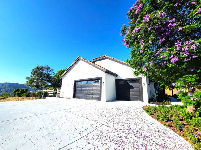 43605 Los Gatos Rd in Temecula, CA - Foto de edificio - Building Photo