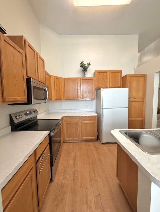 property at 15623 Finch Ave