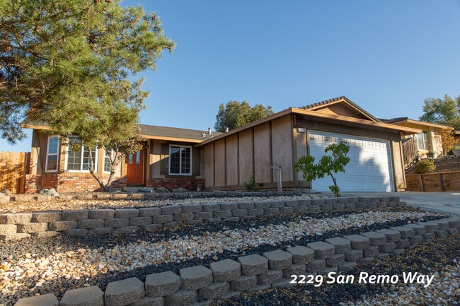 2229 San Remo Way in Pittsburg, CA - Foto de edificio - Building Photo