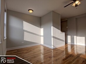 818 W Diversey Pky, Unit E in Chicago, IL - Building Photo - Building Photo