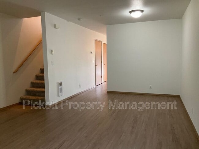 683 Northpark Ln in Bremerton, WA - Building Photo - Building Photo