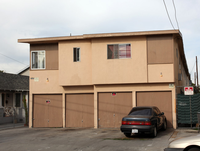 1425 Hellman St in Long Beach, CA - Foto de edificio - Building Photo